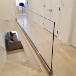 High Strength Modern Steel Stringer Staircase with Super White Tempered Glass