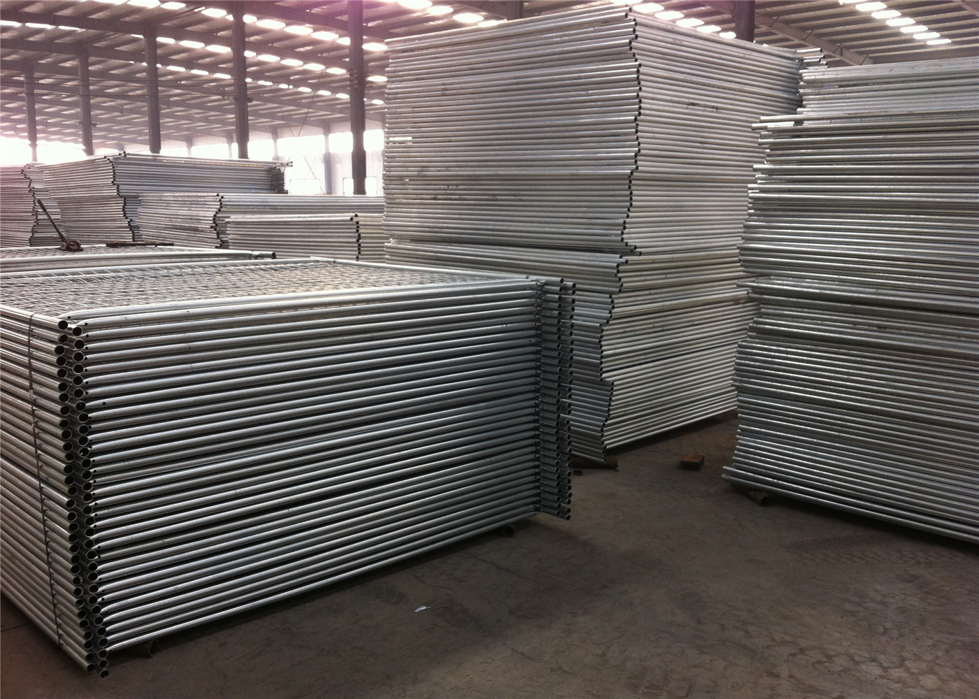 Q235 Steel Materials 10x10 Chain Link Fence Panels / Temporary Metal Fencing
