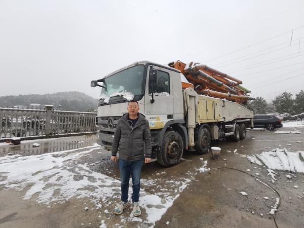 Good Second Hand Zoomlion 52meter 56meter Concrete Pump Truck for Semi-Dry