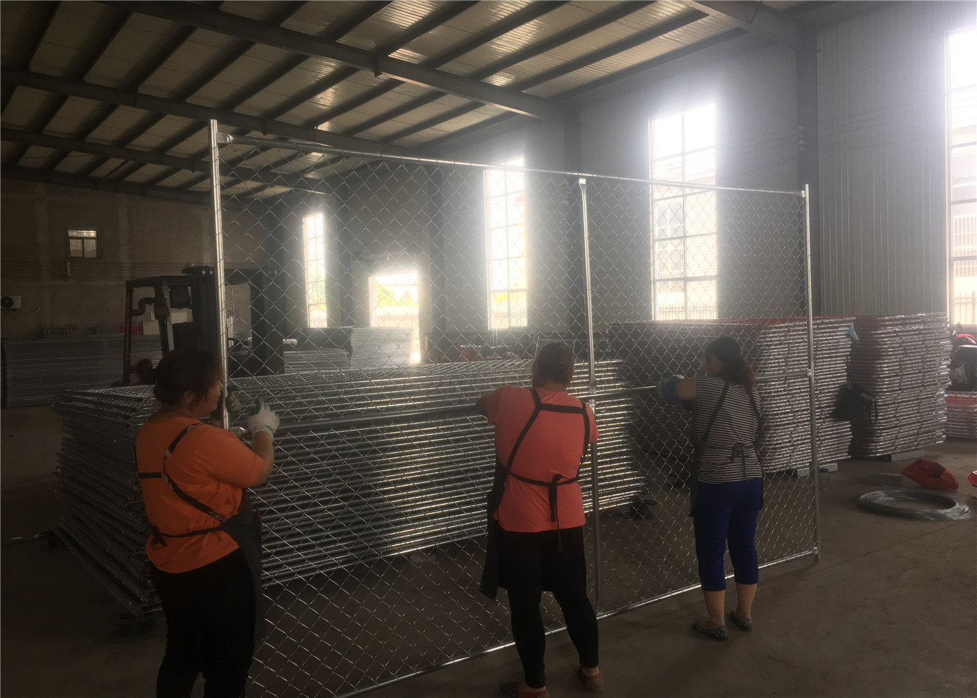 6'x10' chain link temporary fence 1⅝"(42mm) HDG pipes x 16ga wall thick spacing 63mm x 63mm x 2.4mm diameter