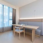 Modern Villa Bedroom Set with Ash Wood Frame and Solvent-Free Anti-Fouling