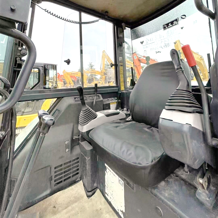 Komatsu Mini PC55 Excavator with 0.2m3 Bucket Capacity and Crawler Chain Moving Type
