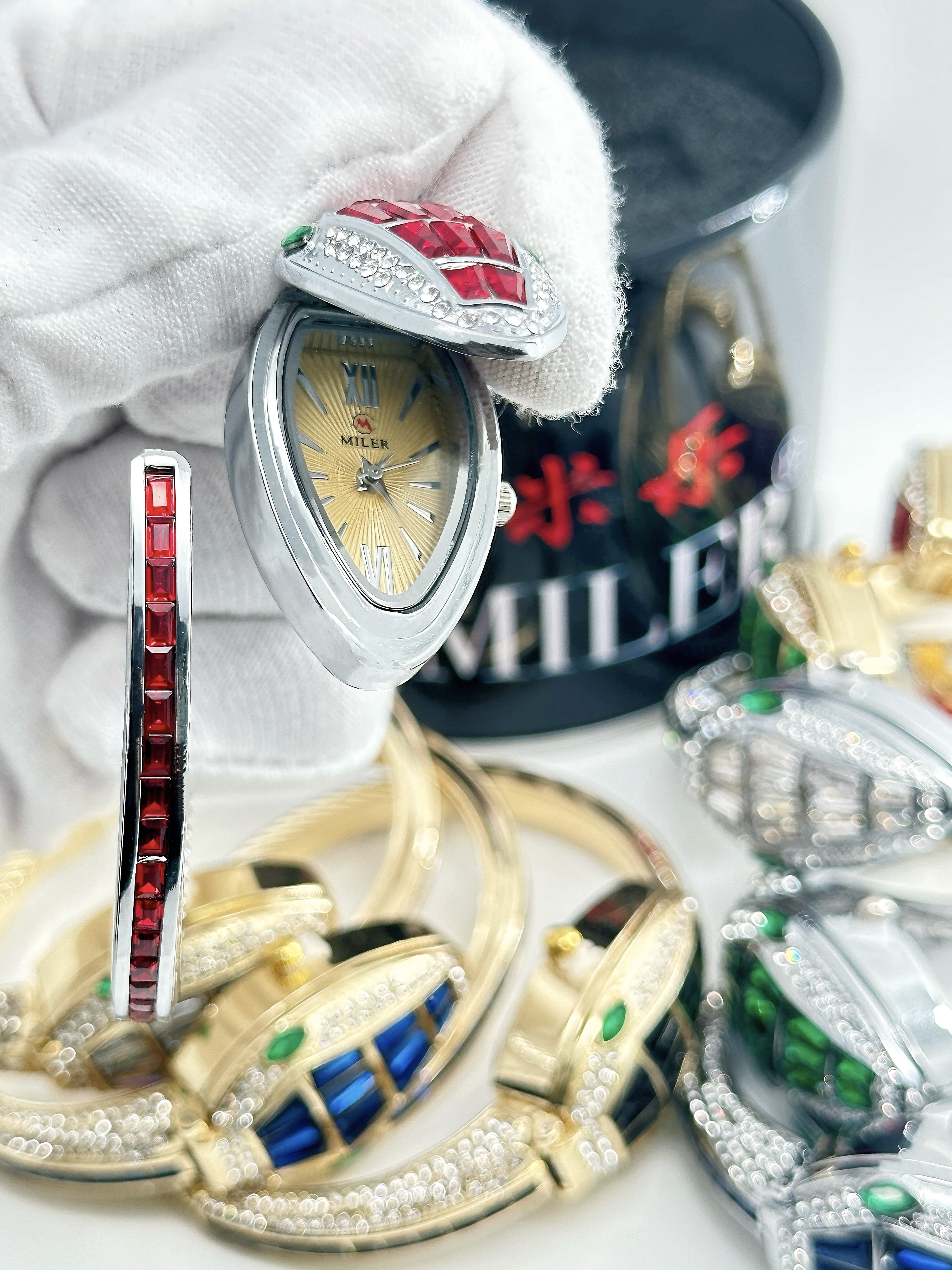 Miler Hot Sell Bracelet Wrapped With Diamond Clamshell Creative Women Watch