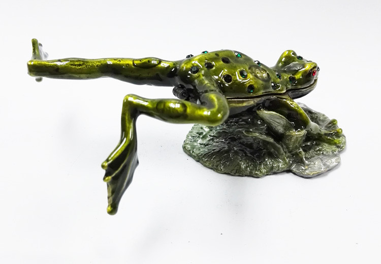 Leaves the frog shape trinket box with rhinestone for lovely jewelry box