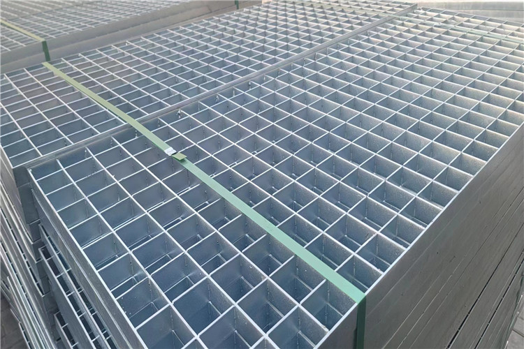 Steel Grating Hot Dip Galvanized Expanded Metal Stair Tread Grating