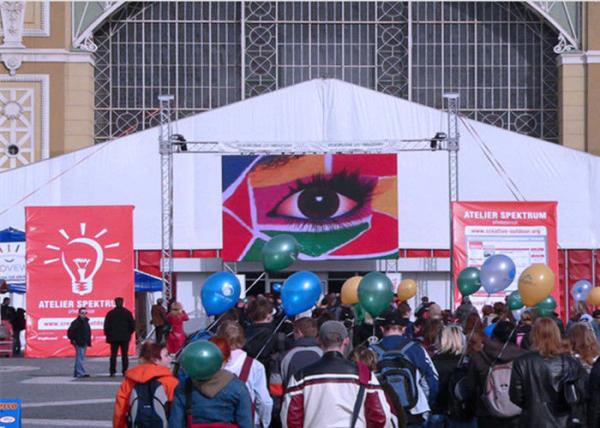 Ultra Slim Outdoor Advertising Display Screens P8 LED Screen For Live Sports /