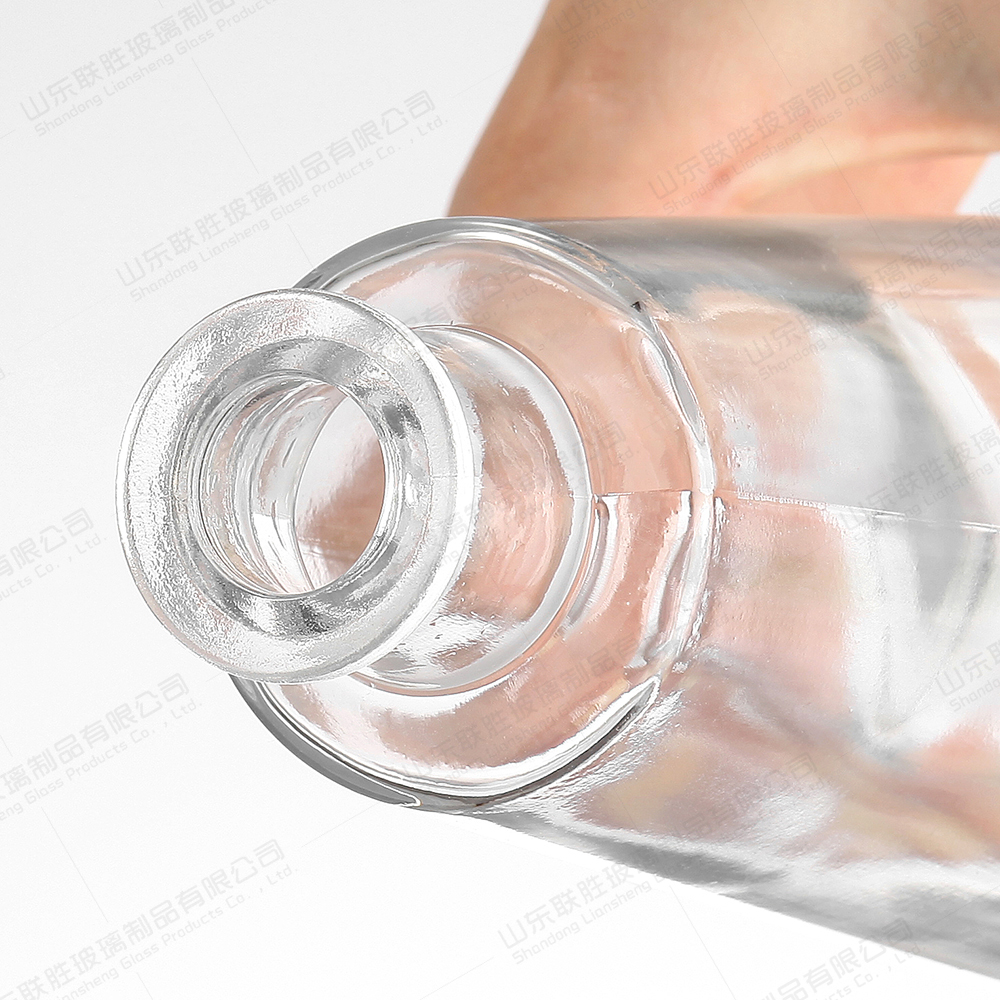 700ML Clear Glass Bottle with Different Color OEM/ODM Acceptable Collar Material Glass