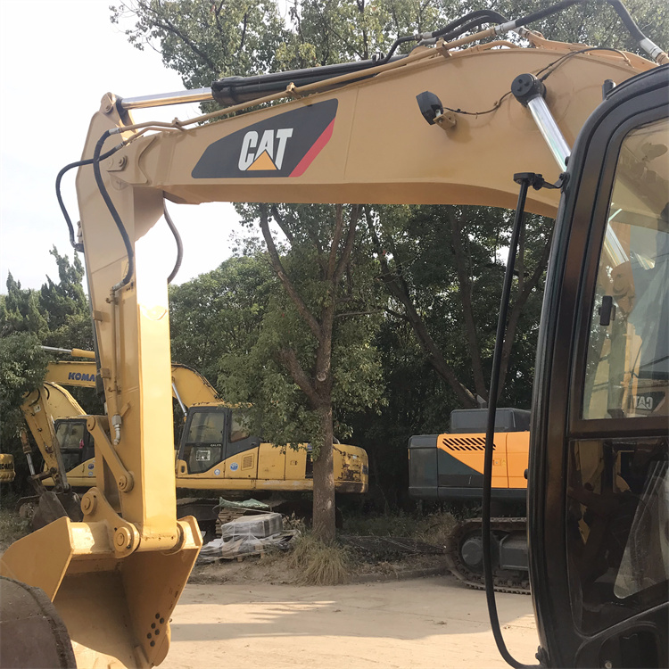 Japan Made 20 Ton CAT 320D2 Excavator in Good Condition with Low Working Hours 1000