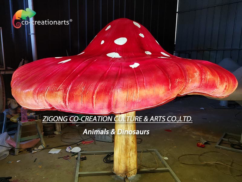 Highly Durable Fiberglass Animatronic Mushrooms Illuminated Animals In Theme Park