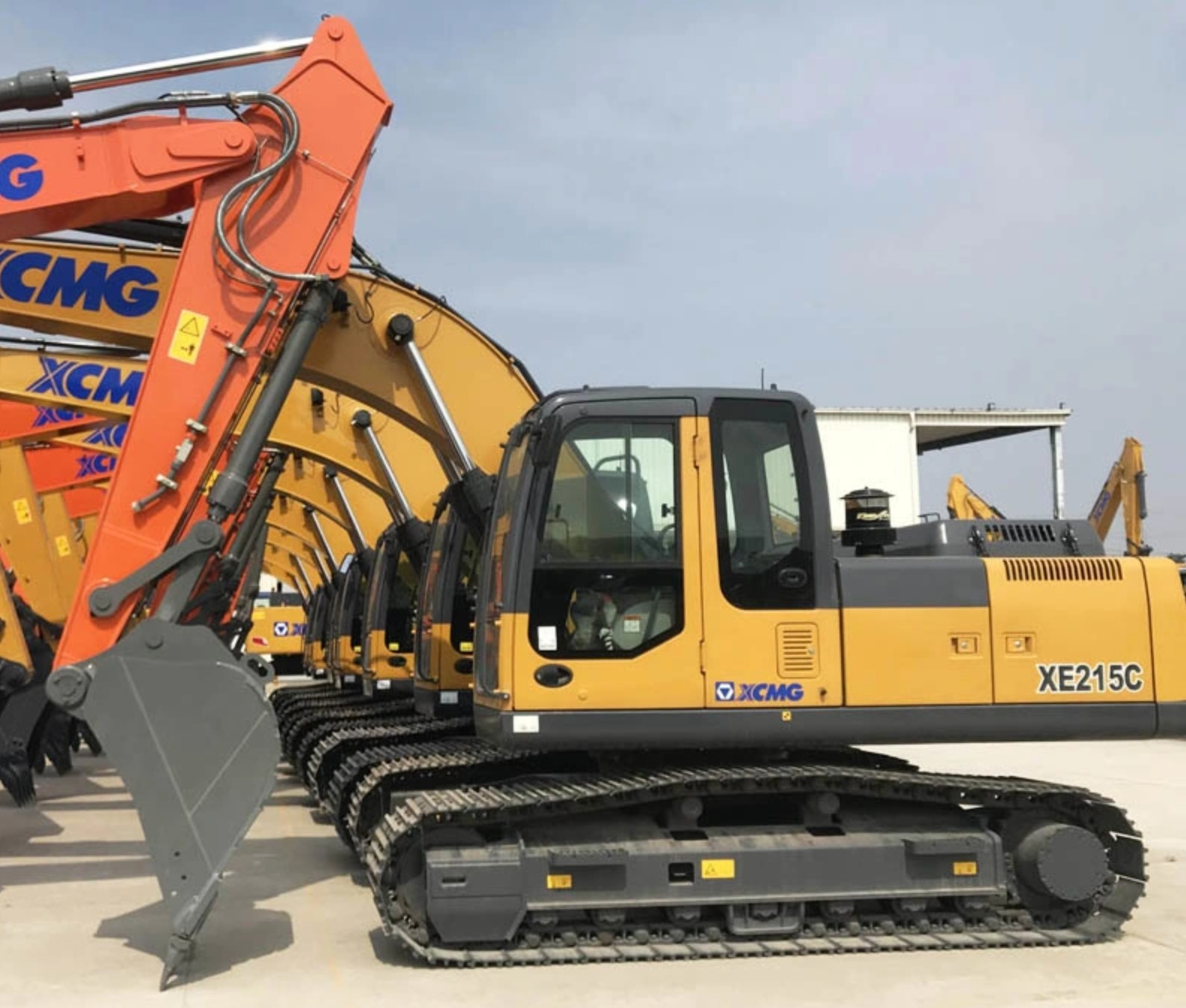 Orange Used XCMG Excavator XE215C Second Hand Kobelco Excavators