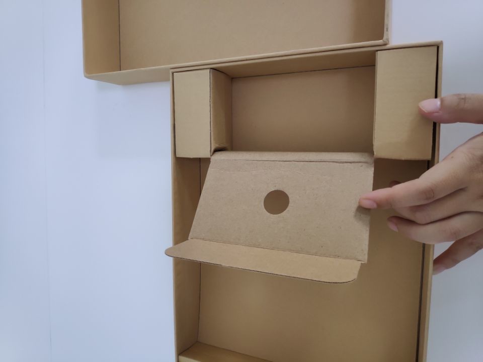 Customized rigid cardboard logo gold foiled packaging box with special designed innertray for router