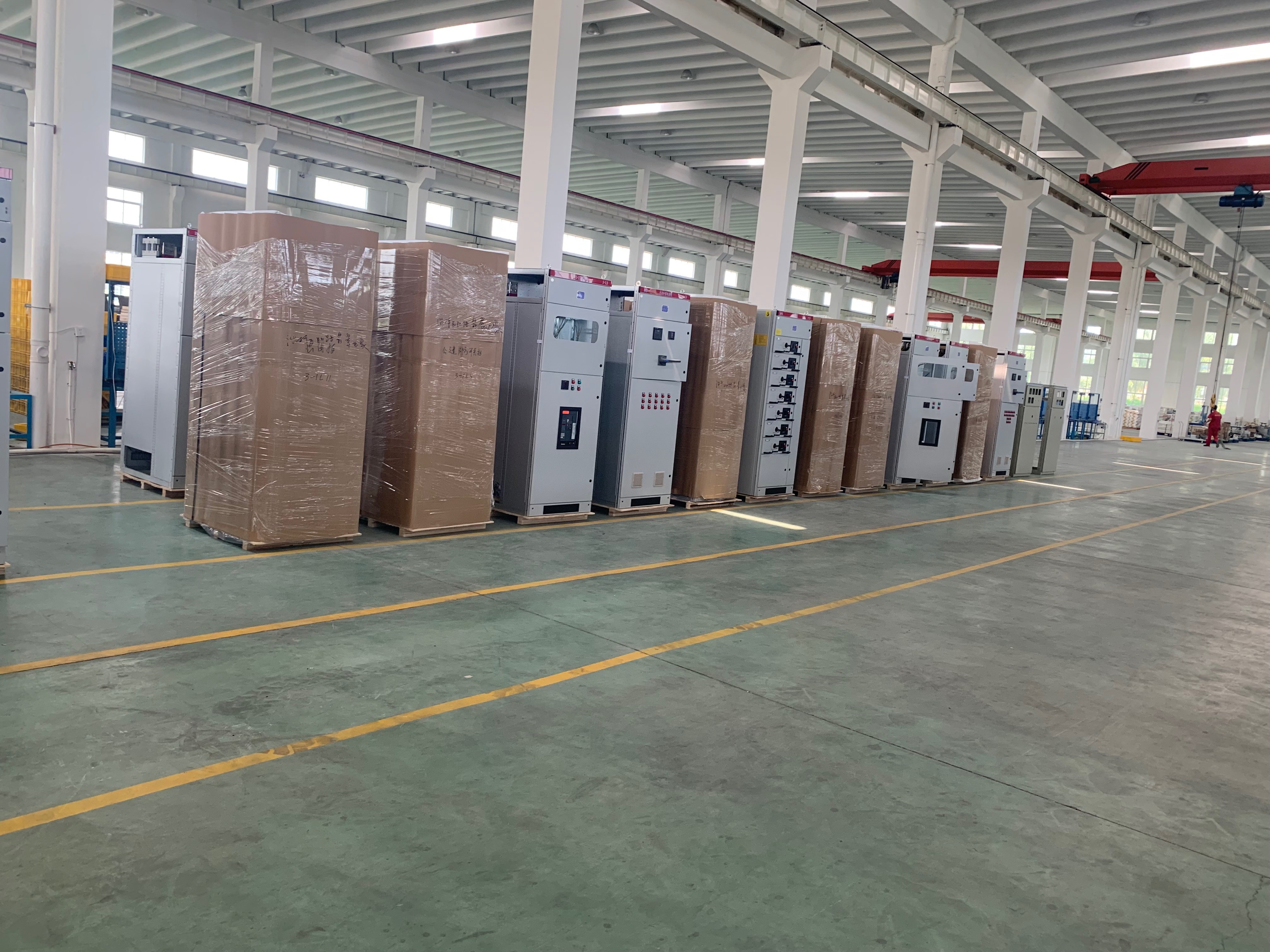 Custom Color Low Voltage Switchgear For Electric Power Transmission IEC60076