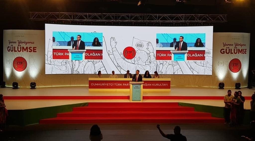 SMD 1.5 P1.9 P2.6mm 3840Hz Intdoor Rental LED Display For Stage Background Video Wall