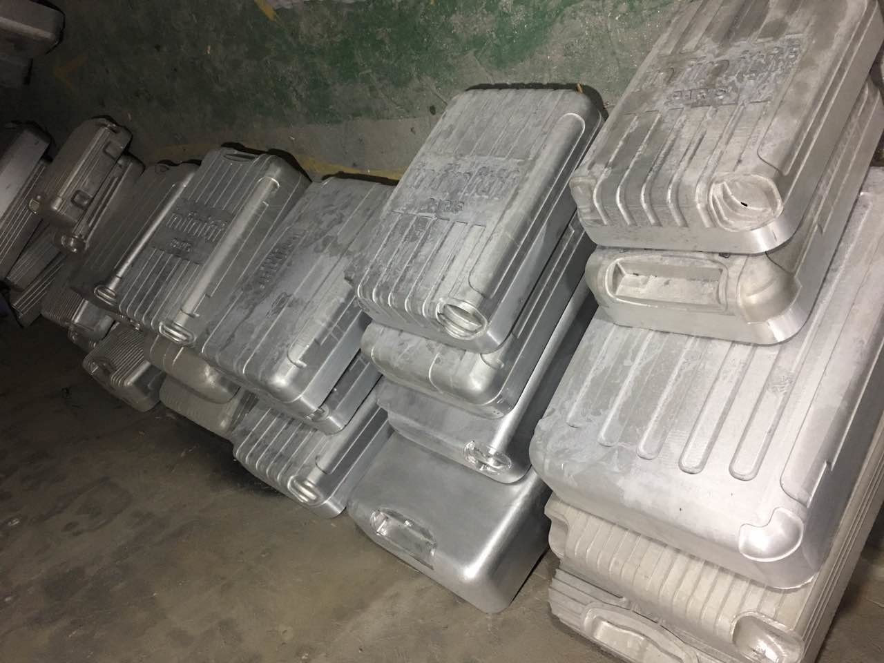 High Quality 20inch 24inch 28inch total Luggage mould sets produced in Vacuum forming machine