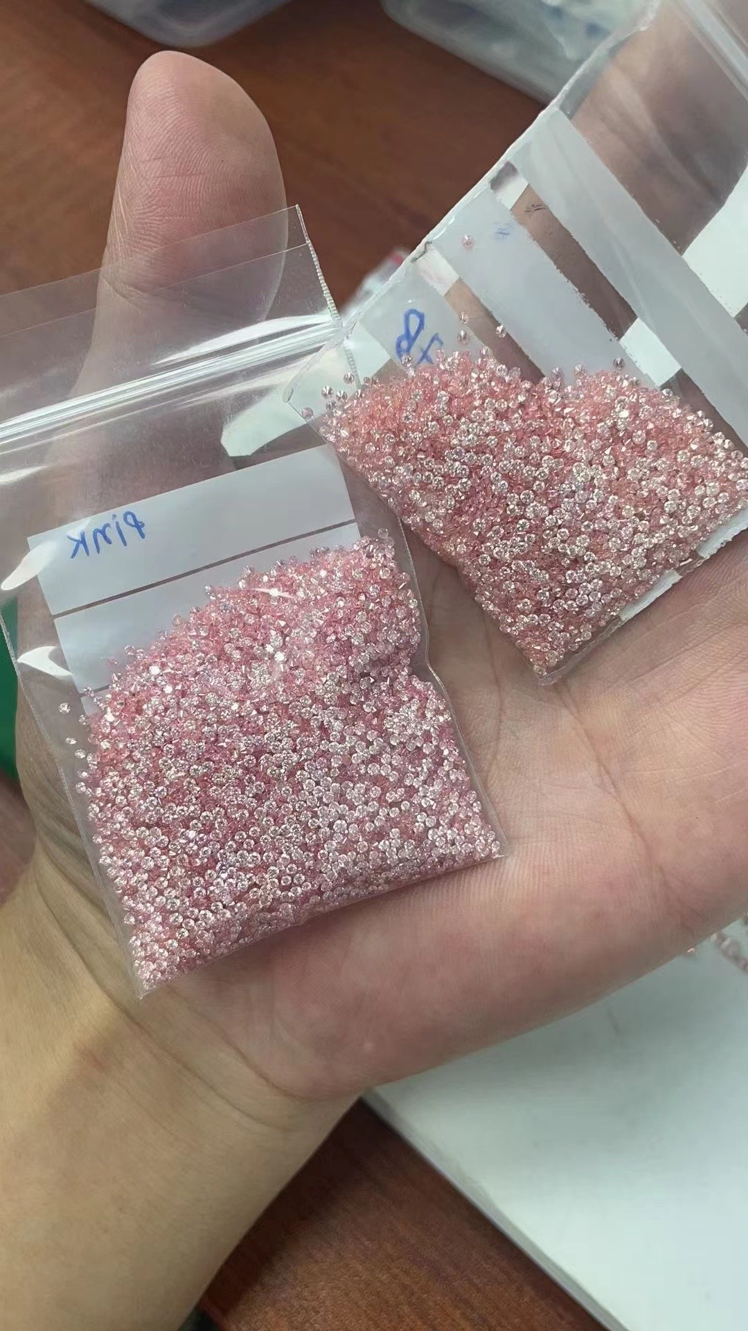 Jewelry Decorations Lab Grown Melee Diamonds Round Shape Pink Color VS Clarity