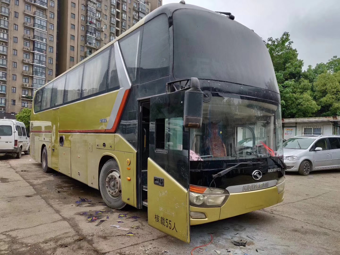 Used Buses and Coaches 50-60 Seater King Long Bus Coach to Meet Customer Requirements