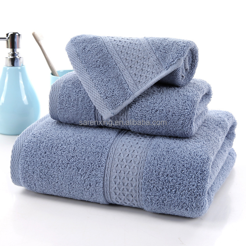 Embossed Bath Towels in Solid Color for a Luxurious and Comfortable Bathing Experience