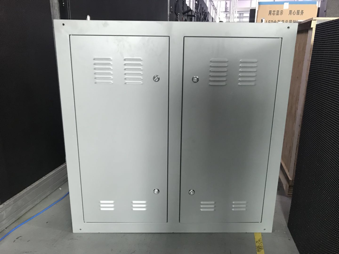 P6 SMD 3535 Outside LED Video Wall Panels With 960mm*960mm Simple Cabinet Shenzhen Factory
