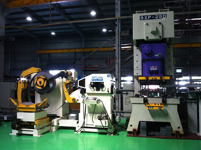CNC feeder