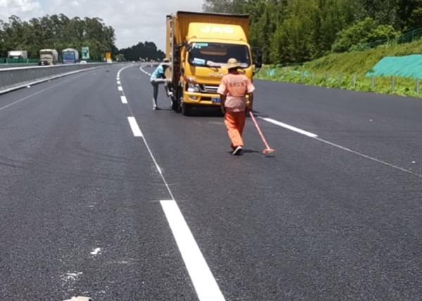 Buy cheap Reflective Powder Thermoplastic Hot Melt Road Marking Paint from wholesalers