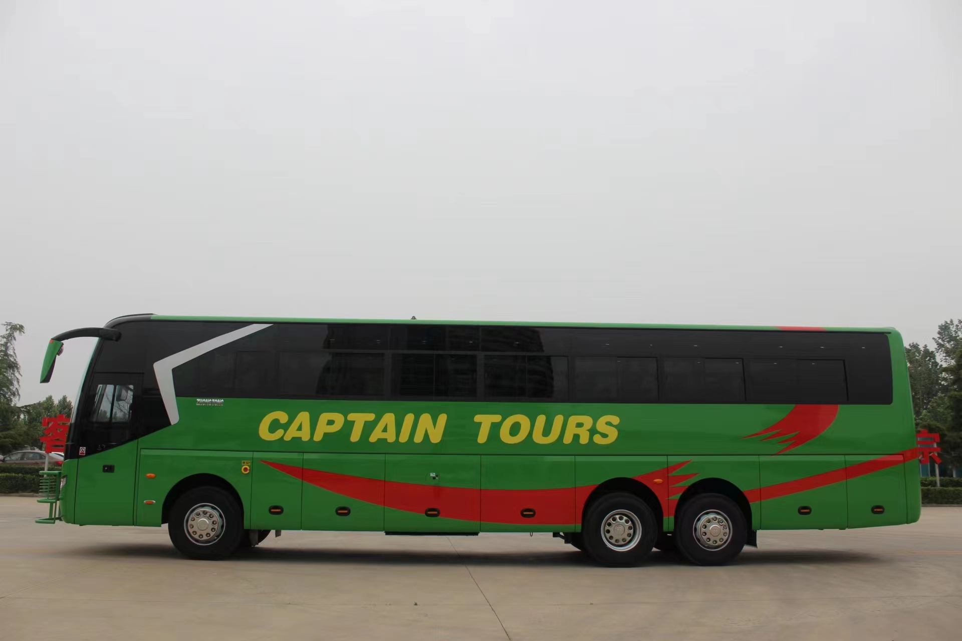 75 1 1 Seats Right Hand Drive Coach Bus With 4-6L Engine Capacity And Manual Transmission