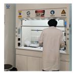 Corrosion Resistant Steel Fume Hood Low Noise Level Phenolic Resin Table Top