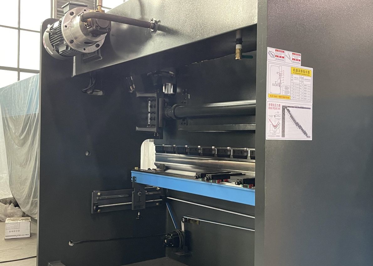 Wc67y 160T Stainless Steel CNC Hydraulic Press Brake 2 Axis 3200MM