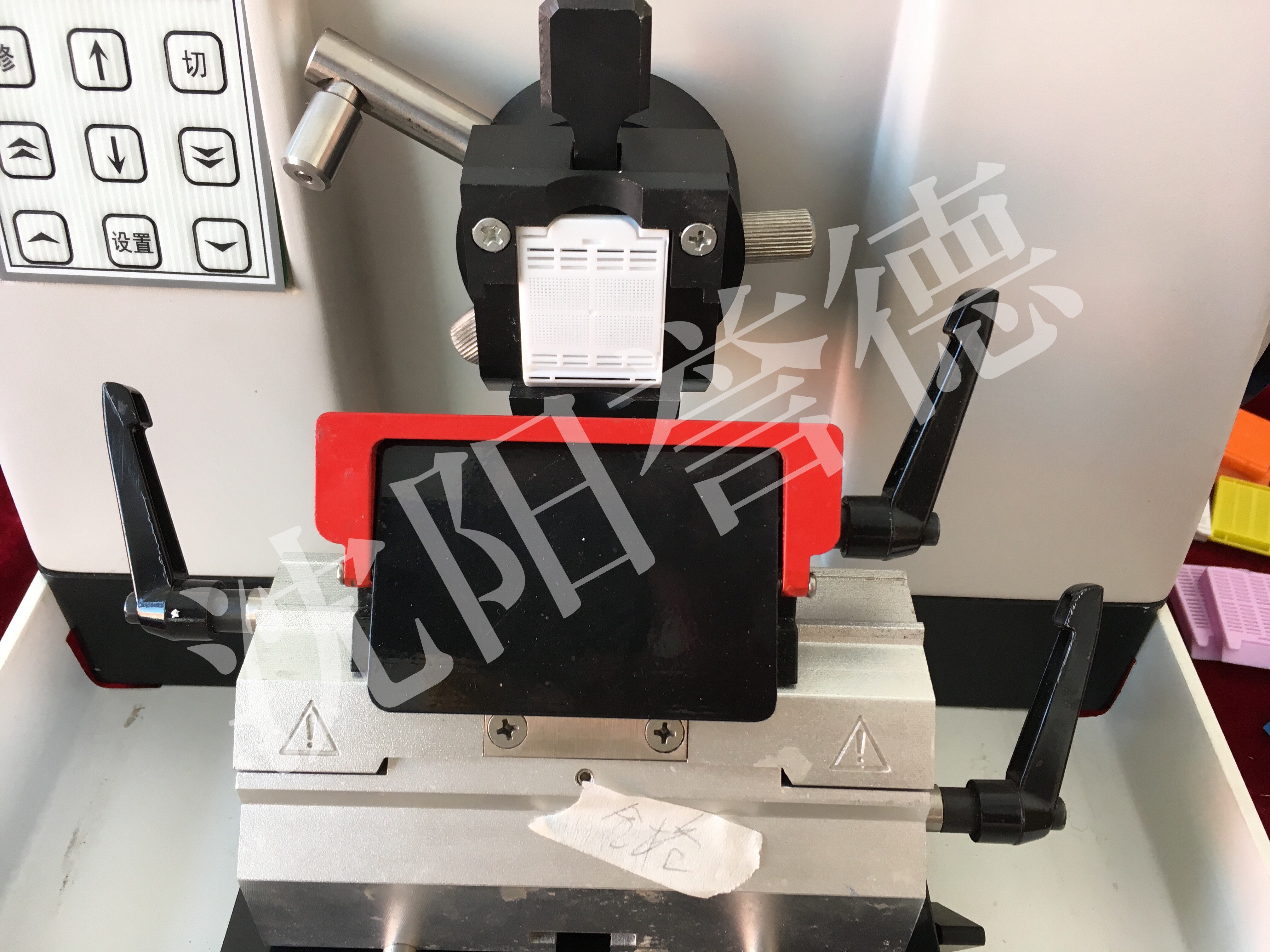 White Color Tissue Embedding Cassette Square Hole For Hold Biopsy Specimen Safely