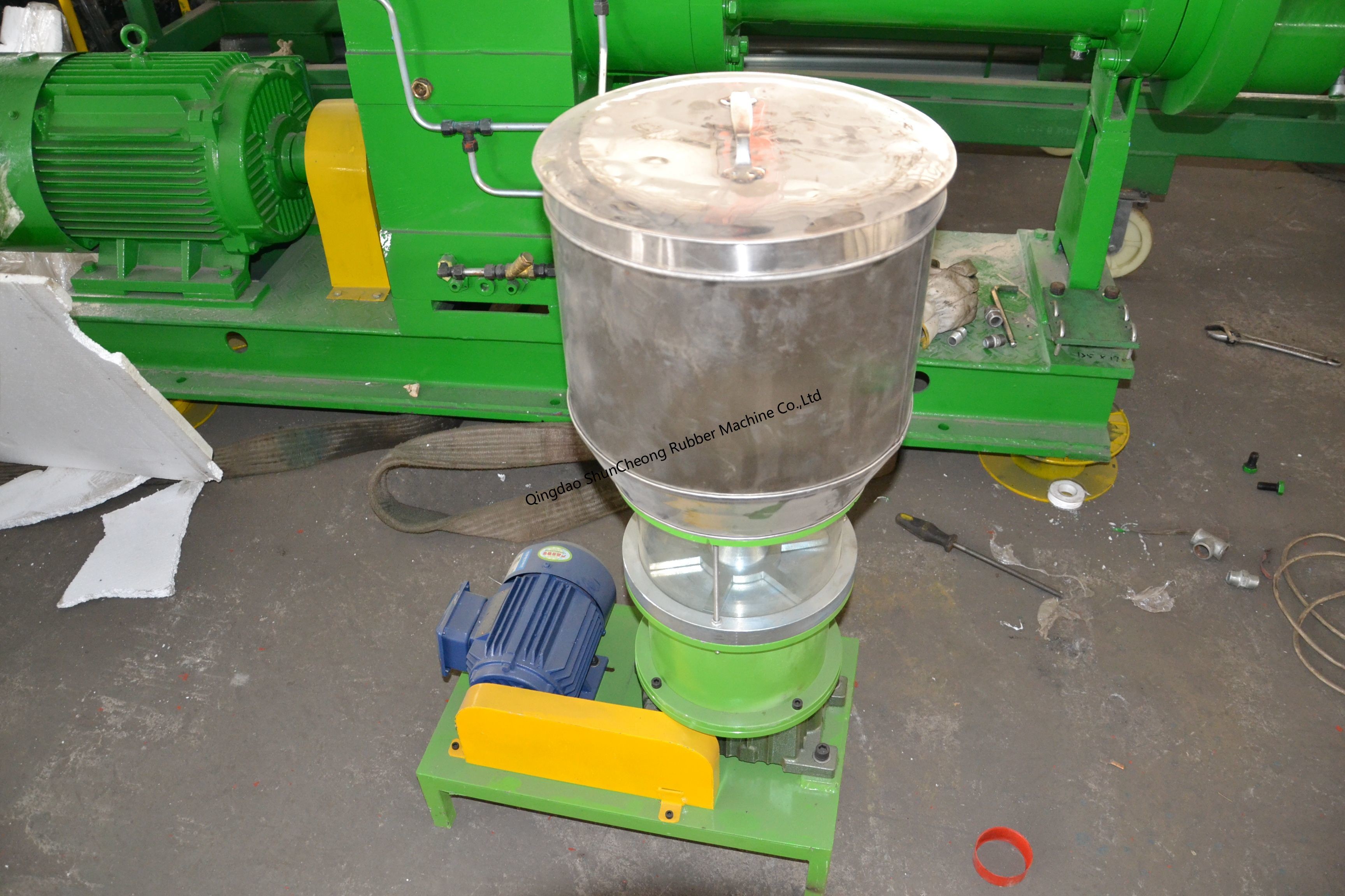 Force Feeding Single Screw Rubber Extruder Machine With Strainer