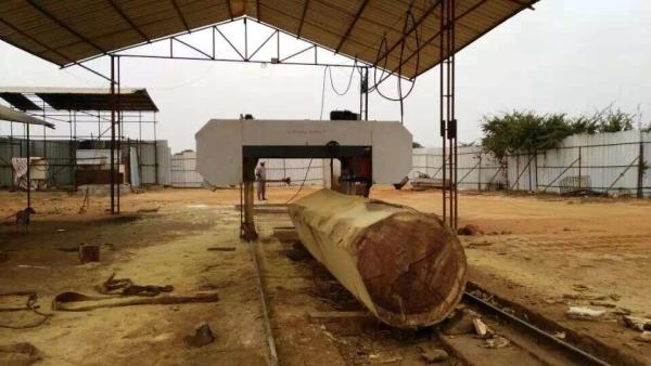 Buy cheap Big horizontal diesel bandsaw sawmill/Horizontal cutting Heavy Duty Band Saw Mill from wholesalers
