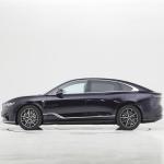 Closed Body Type 4WD Hybrid Electric Sedan Car with 5 Seats and Automatic