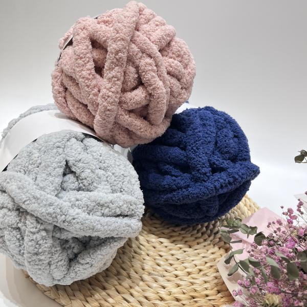 1/0.14NM 100% Polyester Soft Fluffy Round Velvet Merino Wool Yarn For Hand DIY Weaving