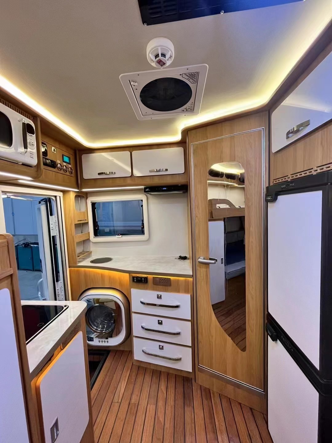 5995x2350x2950mm RV Caravan Van OE OEM Service Nude With Waxing By Roro Ship