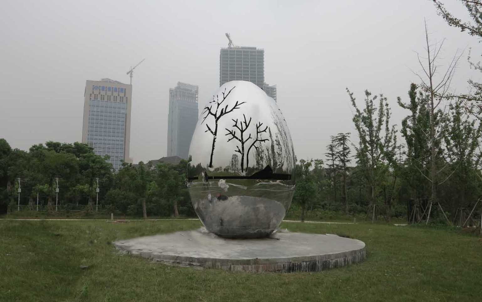 Highly Polished Stainless Steel Sculpture , Modern Stainless Steel Statue