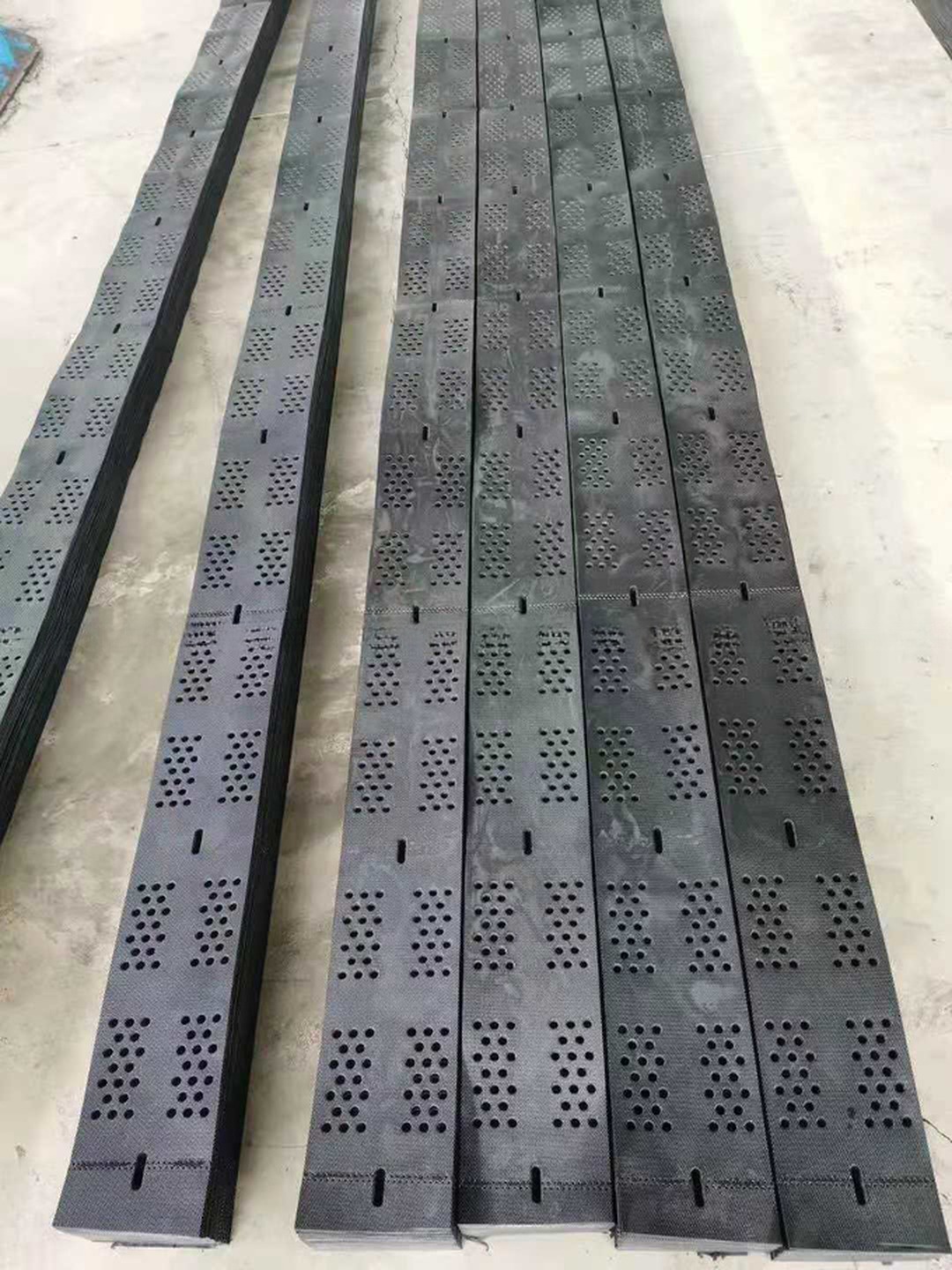 ABB / DELTA Inverter Used in GEOCELL Extrusion Production Line with Online Punching Machine
