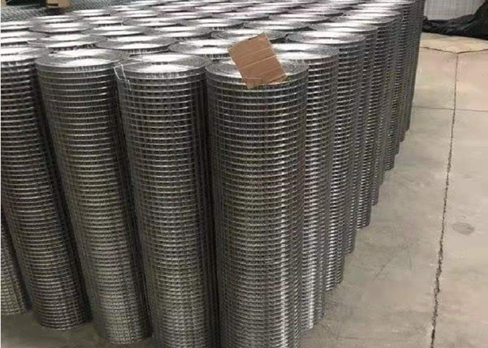 Galvanized Welded Wire Mesh Rolls 3/8" X 3/8" Opening Construction Perimeter Fence