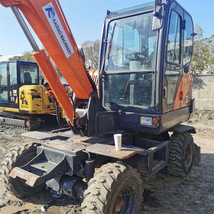 Multifunctional DOOSAN DX60W Wheeled Excavator 4TNV94L Engine 5.7 Ton Operating Weight