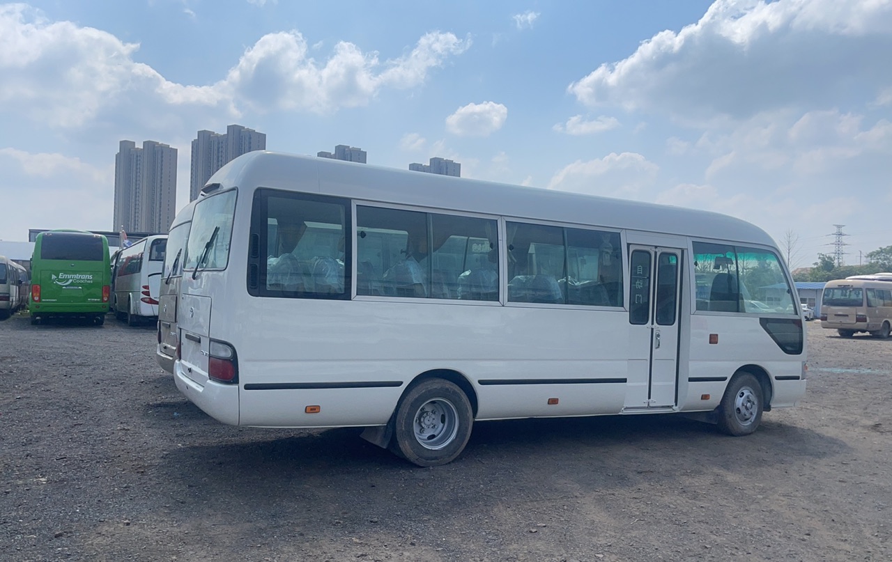 Max Torque 340Nm/rpm Gas / Petrol Toyota Coaster 24 Seats Small Passenger Coaster Bus