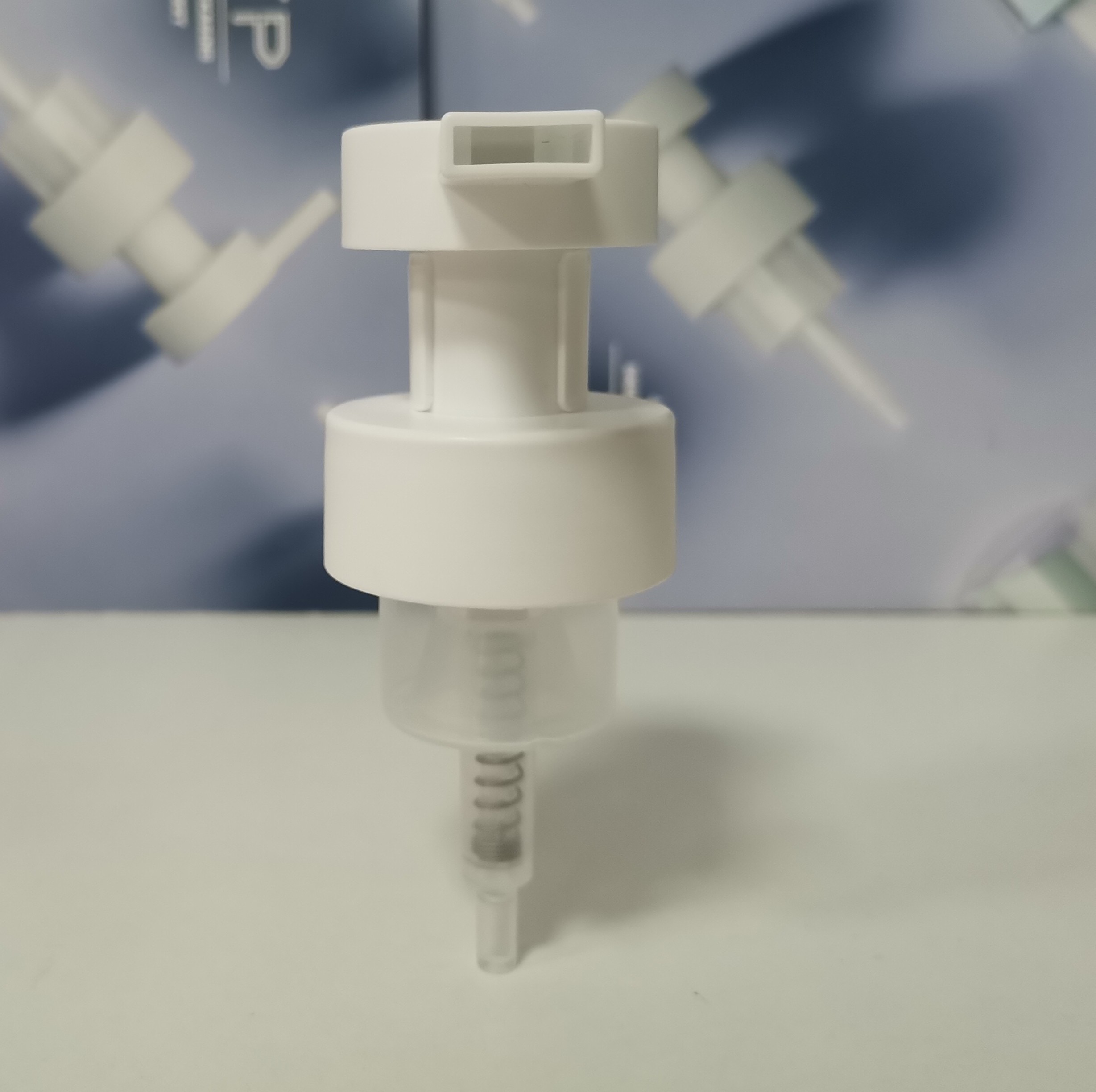 Customized Bottle Foam Pump 43/410 White Clip Lock Pump Dispenser For Effortless Foam Dispensing