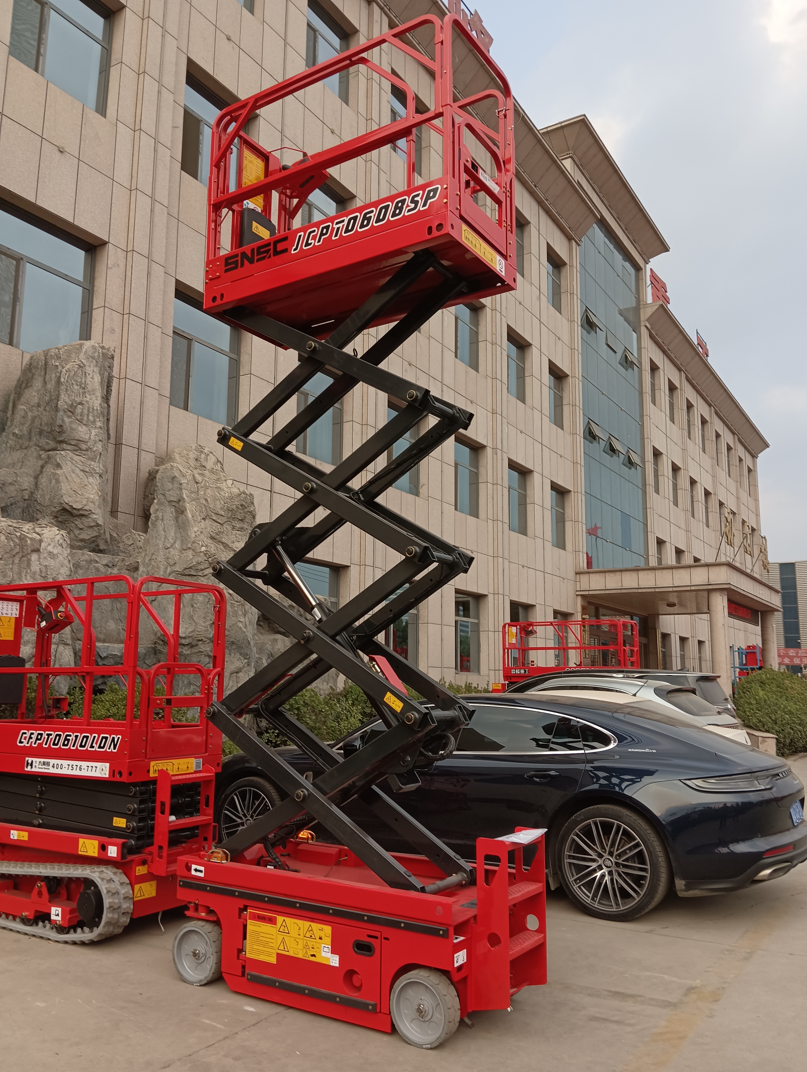 Electric Self Propelled Scissor Lift Tables 4m To 16m Lifting Small Electric Scissor Lift