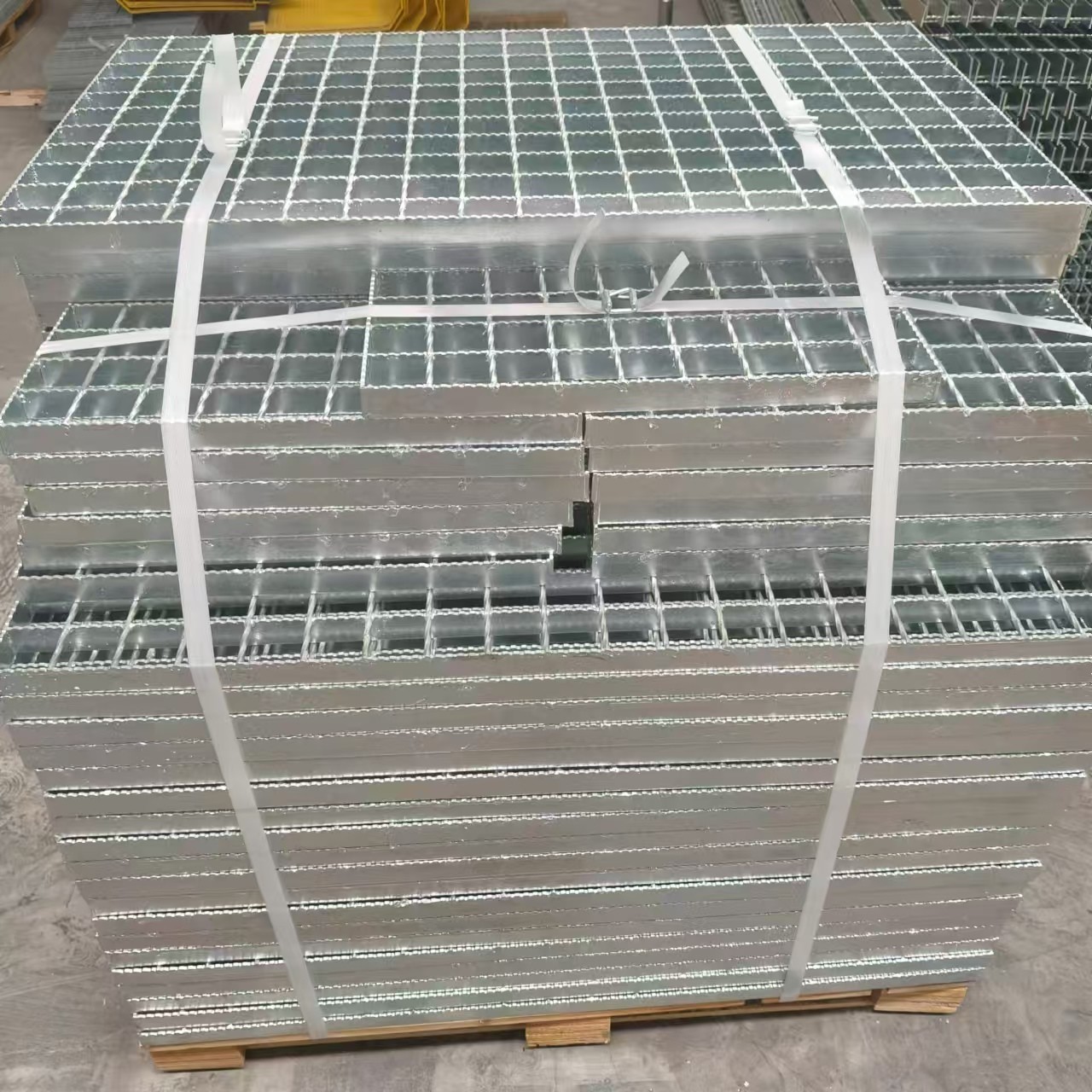 Galvanized Steel Grating, Superior Rust-Proof Performance