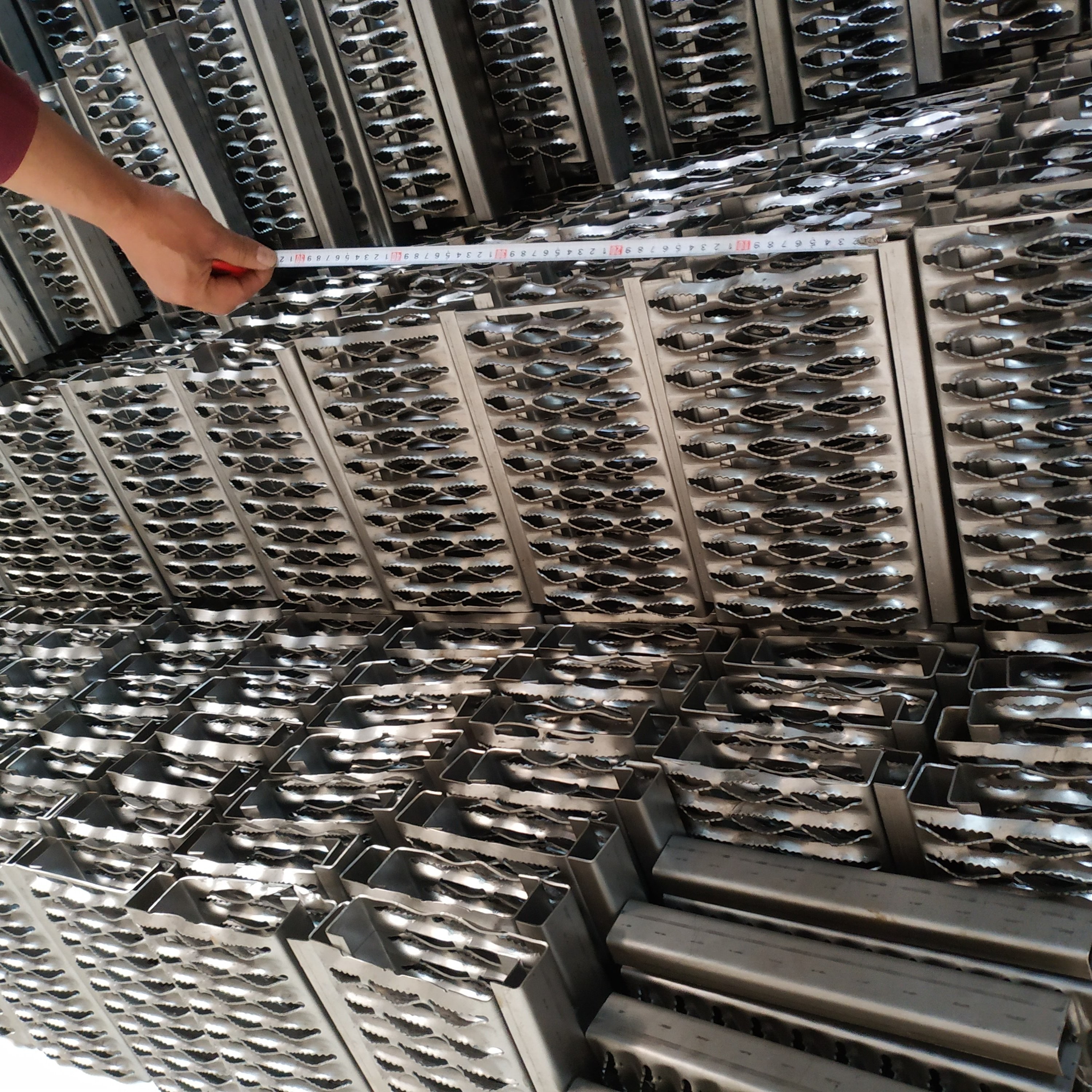 Anti Slip Diamond Plank Grating Aluminum 12 Gauge Steel Walkway