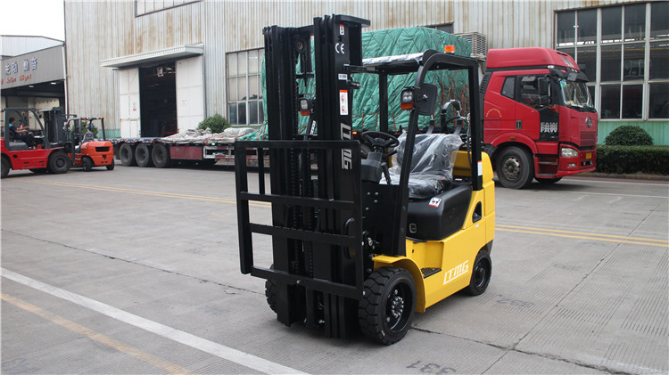 4500mm Triplex Mast Container Lifting Forklift , 2 Ton Propane Gas Forklift
