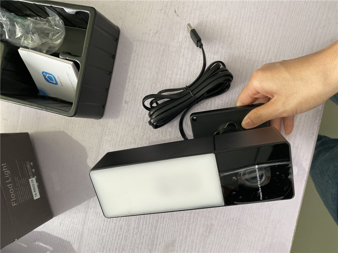 WiFi FloodLight Camera(MYQ-FLC01)