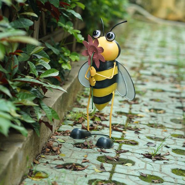 Buy cheap Small Metal Yard Ornaments Recyclable Lifelike Bee Metal Art With Glass Wings from wholesalers