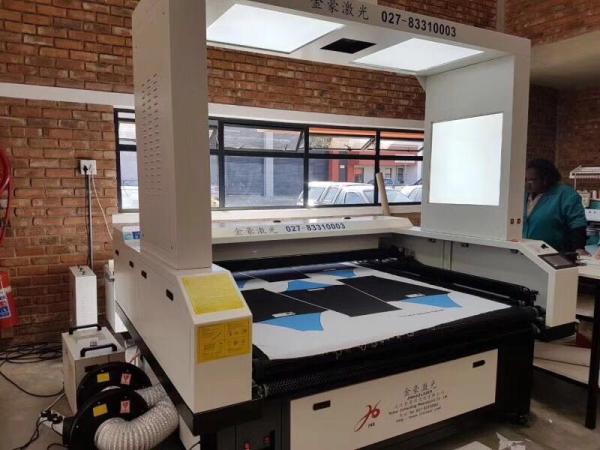 150 Watts CO2 Vision Laser Cutting Machine For Custom Cycling Jerseys JHX -