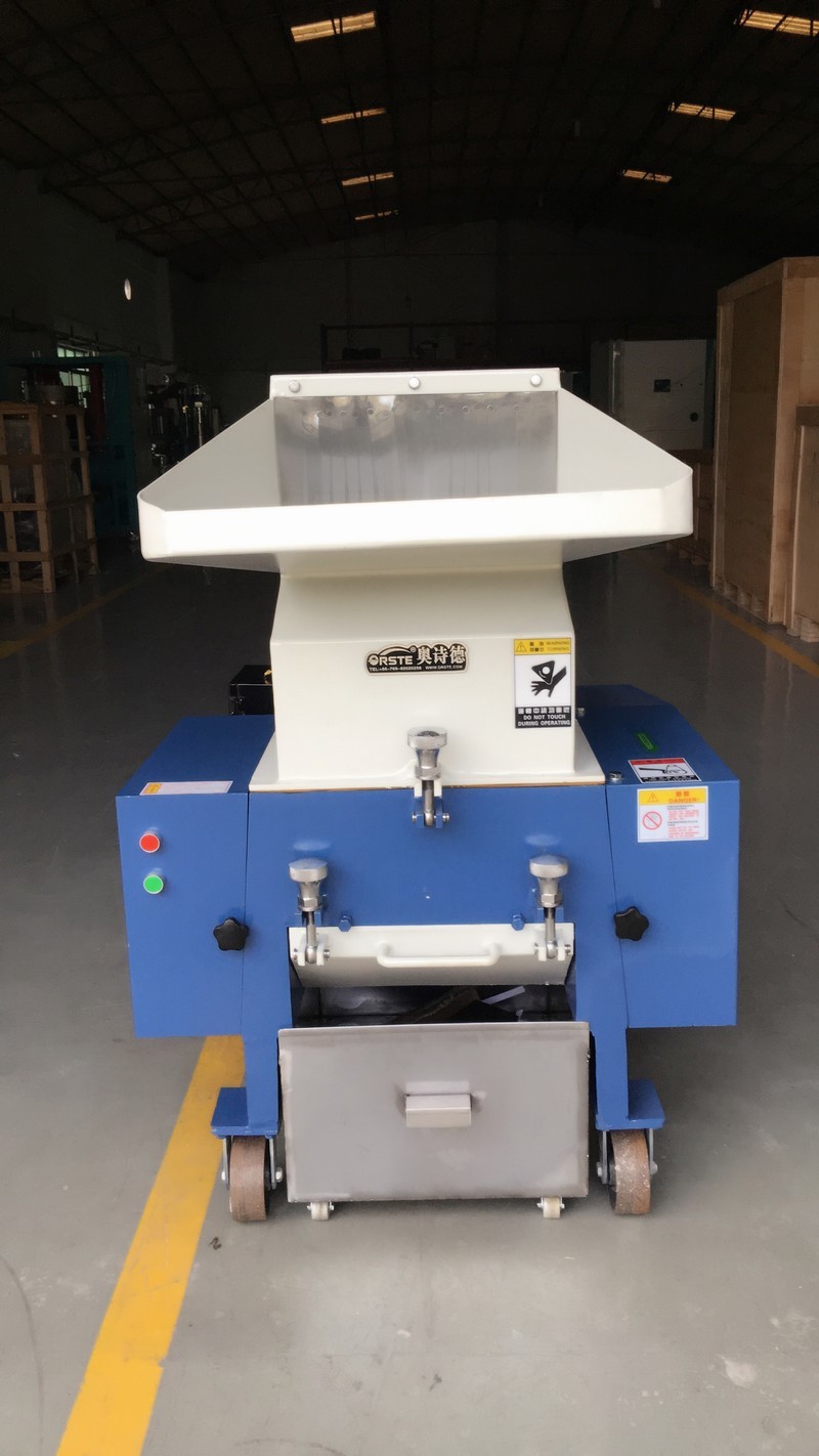 Central Fast-speed Gray Granulating Machine / Shredder / Granulator SKD-11 OG-30FS for large plastic defect Cuttings
