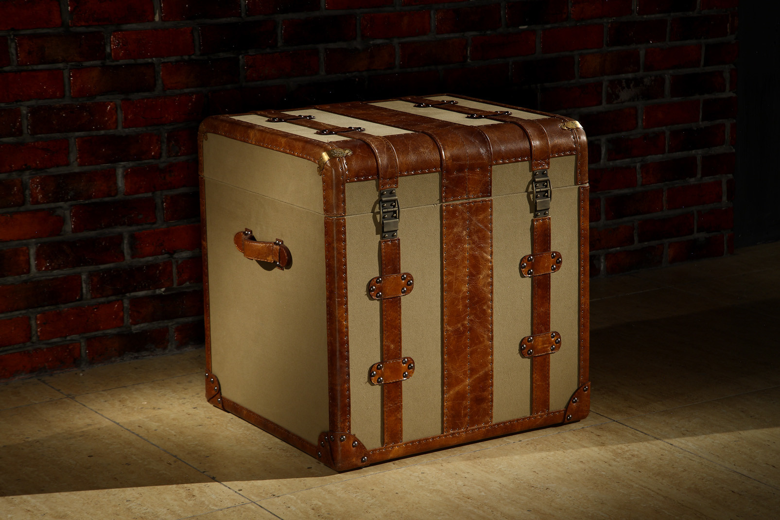 Copper Nails Leather Storage Trunk Antique Style Strong Canvas House Application