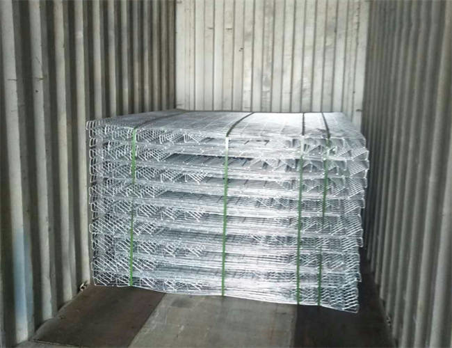 Welded Wire Fence from PVC Coated or Galvanized Weld Wire Panels 1