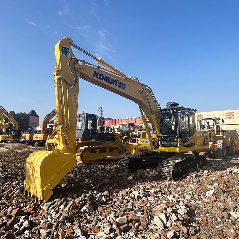 Used Komatsu PC200-8MO Crawler Excavator 110kw Rated Power 1m³ Bucket Capacity In Stock